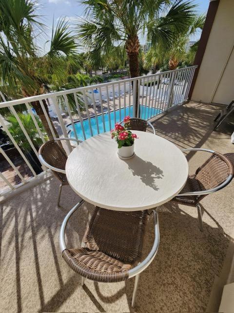 Holiday Villas II On The Beach W/Intercoastal View Клиъруотър Бийч Екстериор снимка